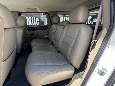 Used 2004 HUMMER H2 w/ Preferred Equipment Group AWD/4WD image 10