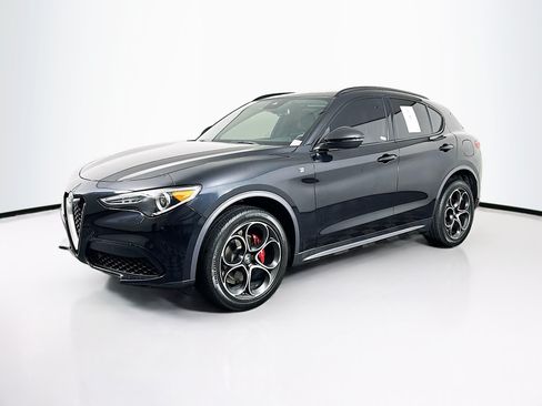 Used 2023 Alfa Romeo Stelvio Ti AWD/4WD image 3