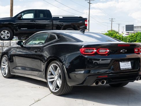 Used 2023 Chevrolet Camaro LT RWD image 5