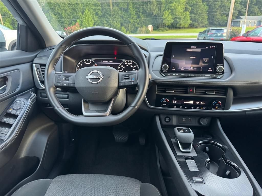 Certified 2025 Nissan Rogue SV FWD image 14