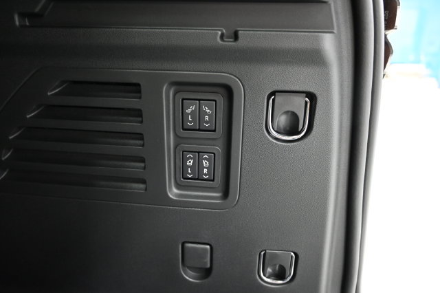 New 2027 Chevrolet Traverse RS w/ LPO, Floor Liner Package AWD/4WD image 33