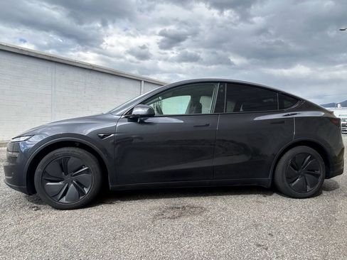 Used 2026 Tesla Model Y Long Range AWD/4WD image 8
