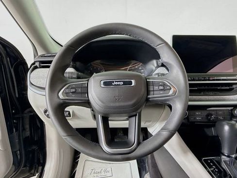 Used 2022 Jeep Compass Latitude image 11