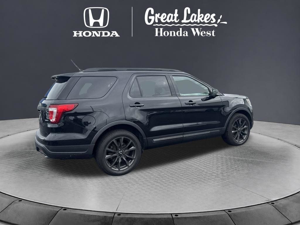Used 2018 Ford Explorer XLT w/ Equipment Group 202A AWD/4WD image 9