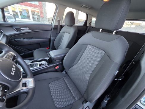 Used 2025 Kia Sportage LX image 11