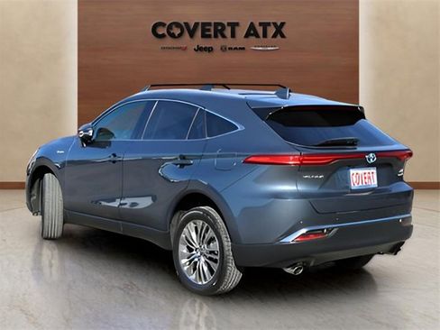 Used 2021 Toyota Venza XLE image 3