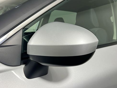 Used 2024 Nissan Rogue SV image 12