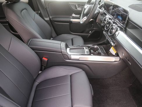 New 2026 Mercedes-Benz GLB 250 4MATIC image 15