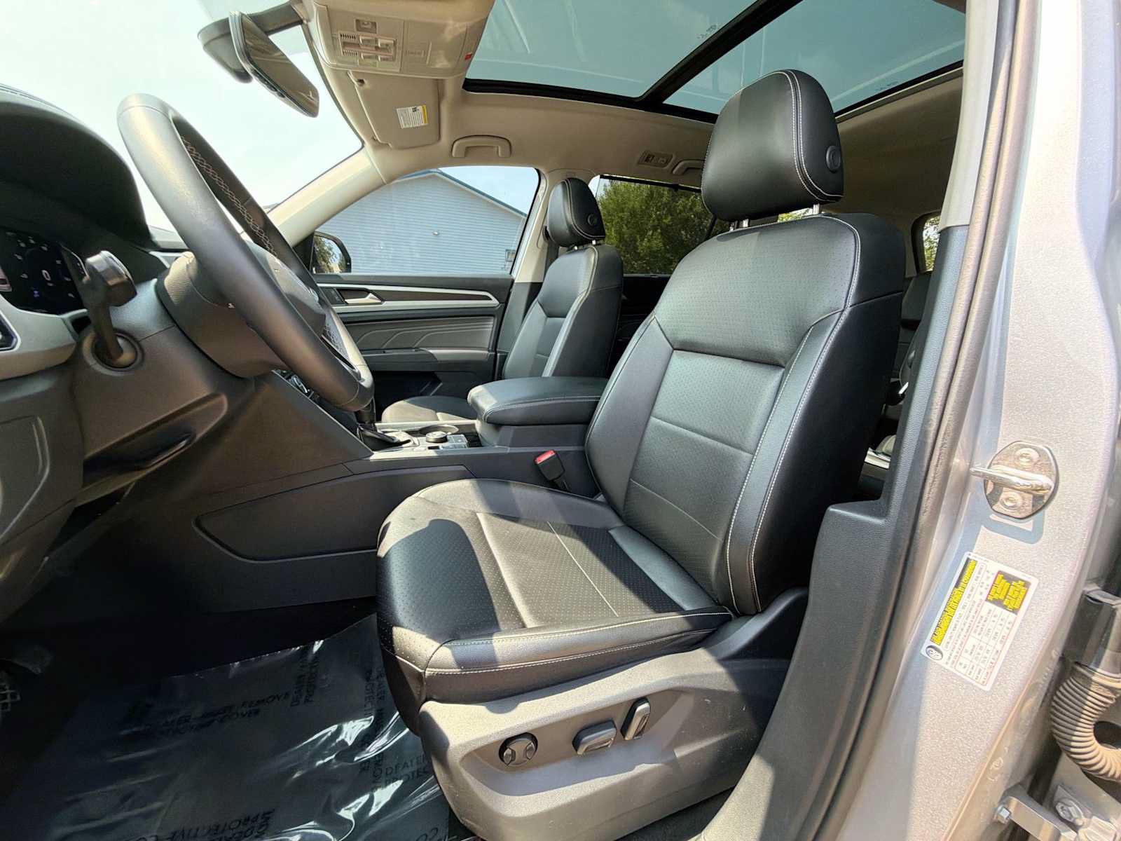 Used 2022 Volkswagen Atlas SE w/ Panoramic Sunroof Package AWD/4WD image 3