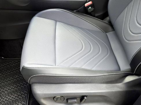 New 2026 Volkswagen Tiguan SE R-Line FWD image 15