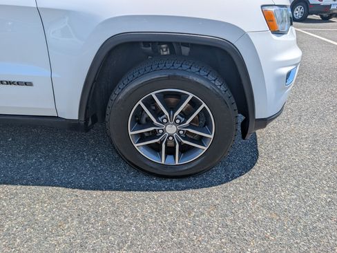 Used 2018 Jeep Grand Cherokee Limited AWD/4WD image 9