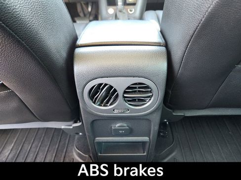 Used 2016 Volkswagen Tiguan SE image 11