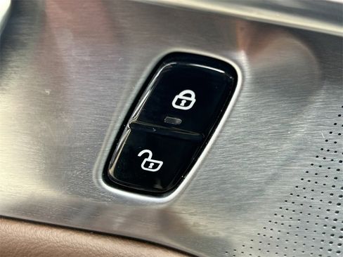 Used 2024 Volvo XC90 B6 Ultimate w/ Lounge Package image 29
