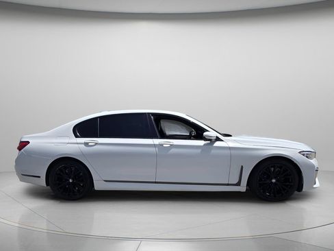 Used 2021 BMW 750i xDrive w/ Autobahn Package AWD/4WD image 4