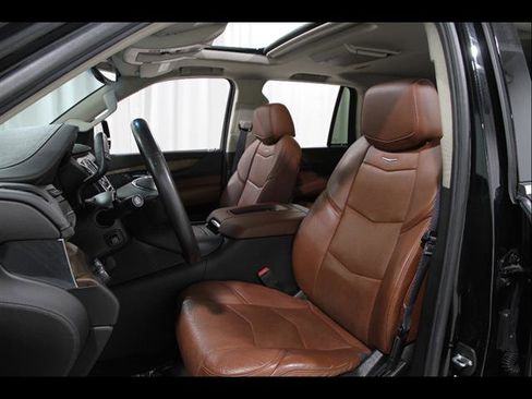 Used 2016 Cadillac Escalade Premium image 5