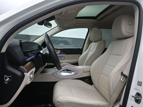 Used 2021 Mercedes-Benz GLS 450 4MATIC image 10