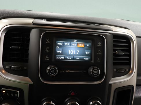 Used 2018 RAM 1500 Classic SLT AWD/4WD image 11