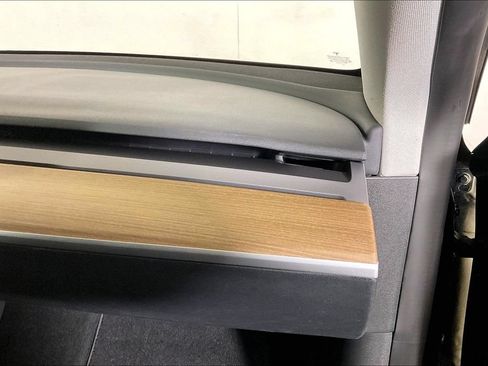Used 2022 Tesla Model Y Long Range AWD/4WD image 16