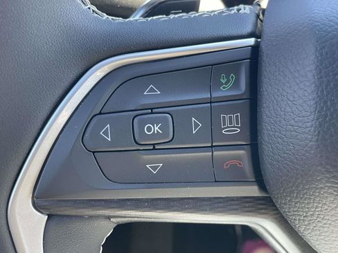 Used 2024 Jeep Grand Cherokee Laredo w/ MOPAR Finishing Package image 8