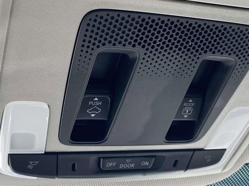 Used 2025 Honda Pilot Touring image 29