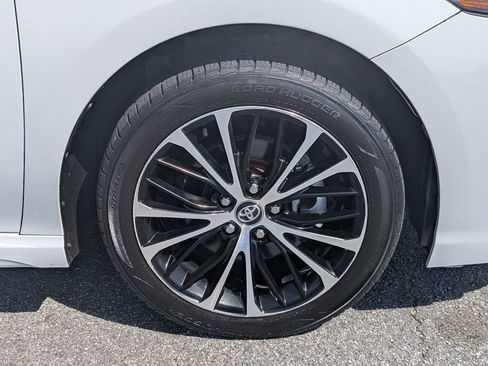 Used 2020 Toyota Camry SE FWD image 11