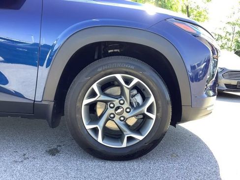 Used 2024 Chevrolet Trax LT w/ Driver Confidence Package FWD image 39