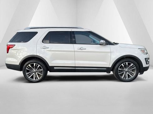 Used 2017 Ford Explorer Platinum image 8