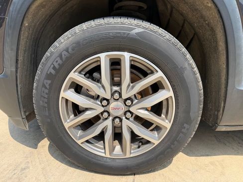 Used 2018 GMC Acadia SLE w/ LPO, Floor Liner Package FWD image 7