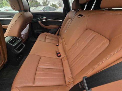 Used 2024 Audi Q8 e-tron Premium Plus w/ Premium Plus Package image 21