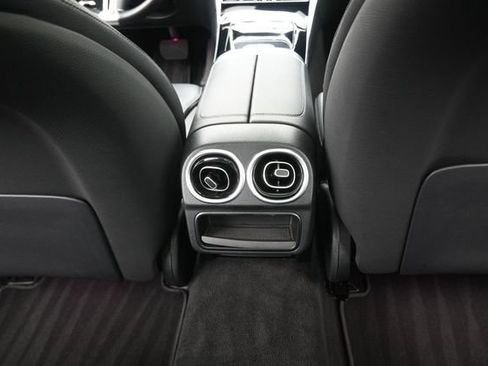 Used 2025 Mercedes-Benz C 300 Sedan image 29