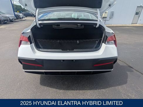 Certified 2025 Hyundai Elantra Limited FWD image 29