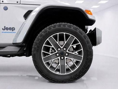 Used 2024 Jeep Wrangler High Altitude AWD/4WD image 9