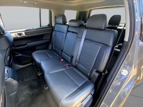 Used 2025 Hyundai Santa Fe Limited AWD/4WD image 21