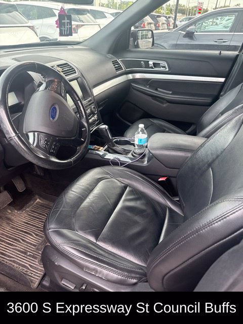 Used 2017 Ford Explorer XLT w/ Equipment Group 202A AWD/4WD image 11