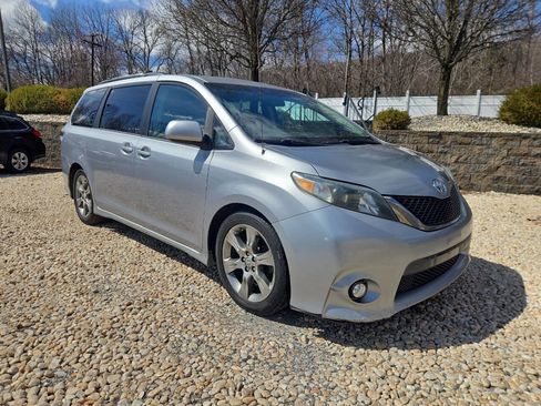 Used 2011 Toyota Sienna SE w/ Preferred Pkg image 19