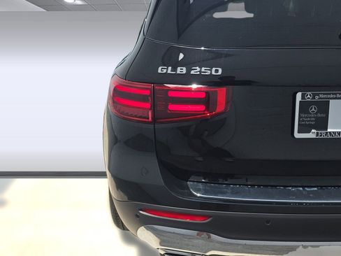 New 2025 Mercedes-Benz GLB 250 image 12