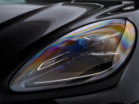 Certified 2026 Porsche Macan AWD/4WD image 7