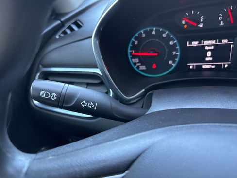 Used 2018 Chevrolet Equinox LT FWD image 32