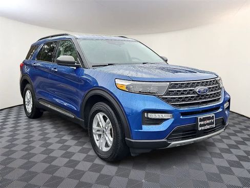 Used 2020 Ford Explorer XLT w/ Equipment Group 202A image 3