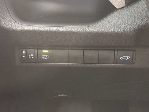 Used 2025 Toyota RAV4 XLE FWD image 33