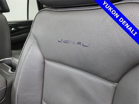 Used 2023 GMC Yukon Denali w/ Advanced Technology Package image 12