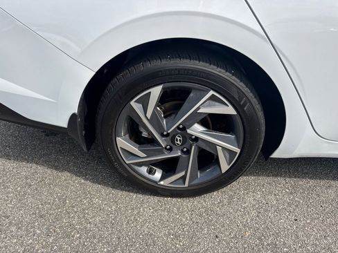 Used 2025 Hyundai Elantra Sport image 17