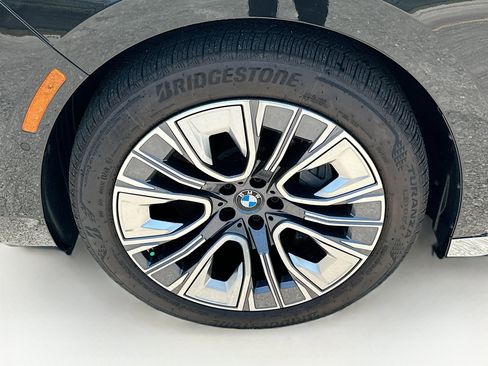 Used 2024 BMW i7 xDrive60 w/ Executive Package image 39