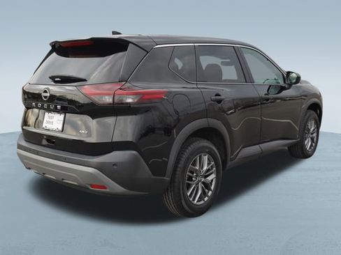 Used 2023 Nissan Rogue S image 42