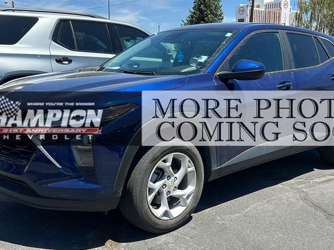 Used 2024 Chevrolet Trax LS w/ LS Convenience Package FWD image 1