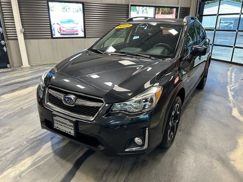 Used 2017 Subaru Crosstrek 2.0i Premium AWD/4WD image 2