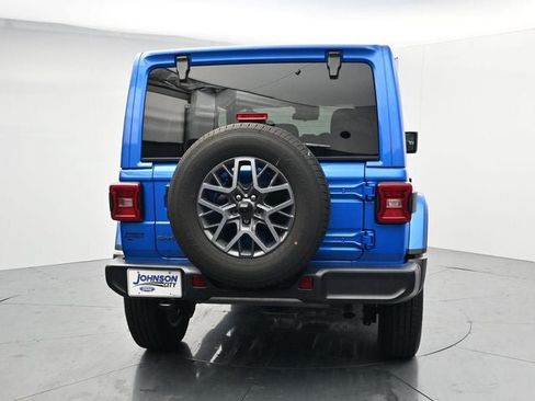 Used 2025 Jeep Wrangler Unlimited Sahara AWD/4WD image 7