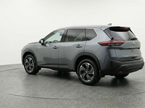 Used 2025 Nissan Rogue SV AWD/4WD image 6