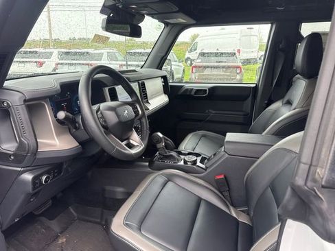 New 2025 Ford Bronco Outer Banks w/ Sasquatch Package AWD/4WD image 9