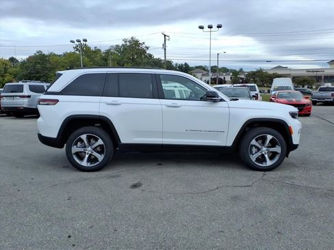 New 2025 Jeep Grand Cherokee Limited image 3